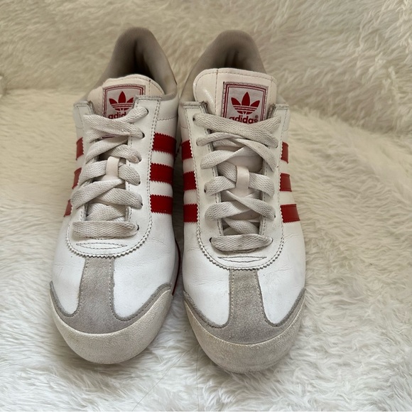 Adidas Classic White and Red Trainers Men’s - Picture 1 of 10